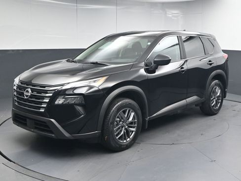 Used 2025 Nissan Rogue S image 3