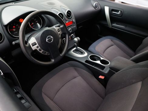 Used 2010 Nissan Rogue SL w/ Premium Pkg image 4