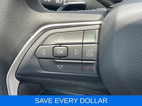 Used 2025 Jeep Grand Cherokee Laredo AWD/4WD image 17