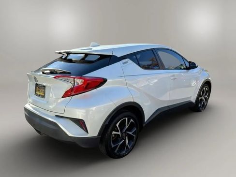 Used 2021 Toyota C-HR XLE image 7