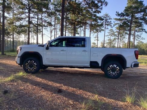 New 2025 GMC Sierra 2500 Denali Ultimate image 8