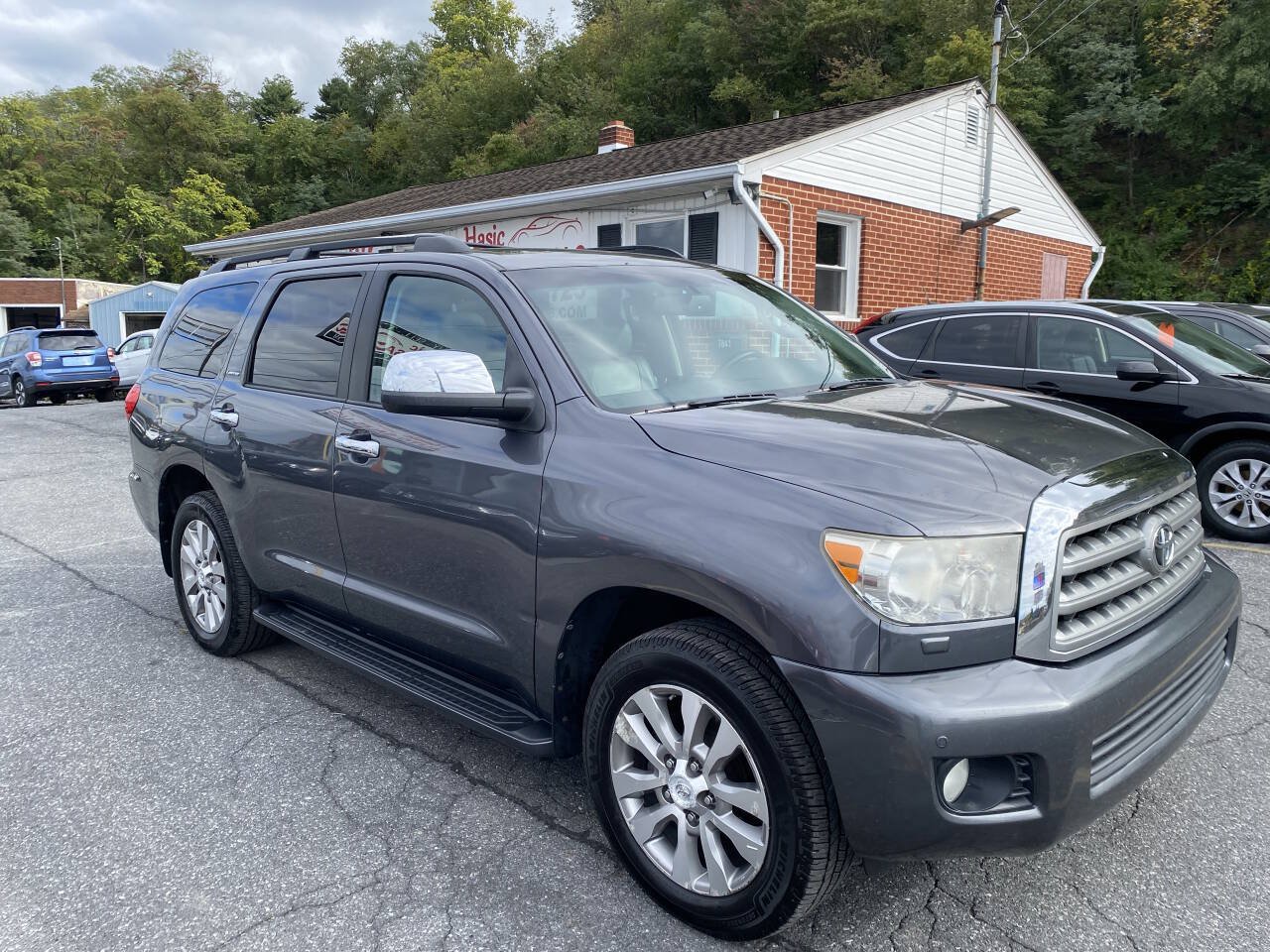 Used 2011 Toyota Sequoia Limited AWD/4WD image 3