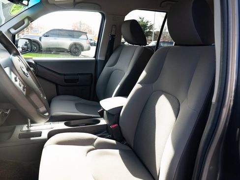 Used 2015 Nissan Xterra S image 16