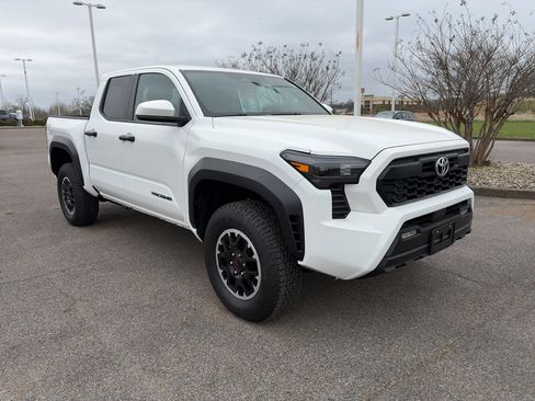 Used 2025 Toyota Tacoma TRD Off-Road image 7
