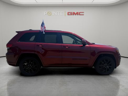 Used 2021 Jeep Grand Cherokee Laredo X AWD/4WD image 2