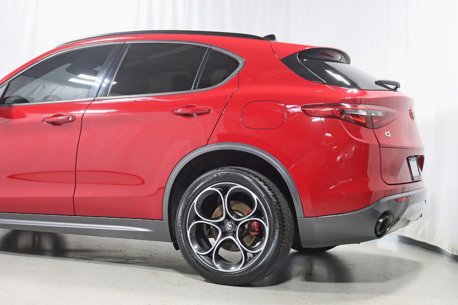 Used 2022 Alfa Romeo Stelvio Ti AWD/4WD image 10
