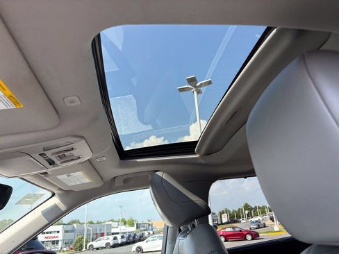 Certified 2024 Toyota Highlander XLE FWD image 16