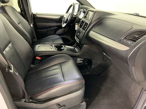 Used 2019 Dodge Grand Caravan GT FWD image 16