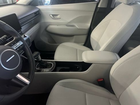 Used 2025 Hyundai Kona SEL FWD image 5