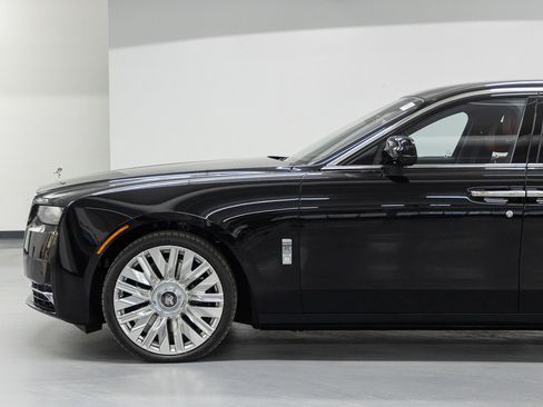 Used 2025 Rolls-Royce Ghost image 8