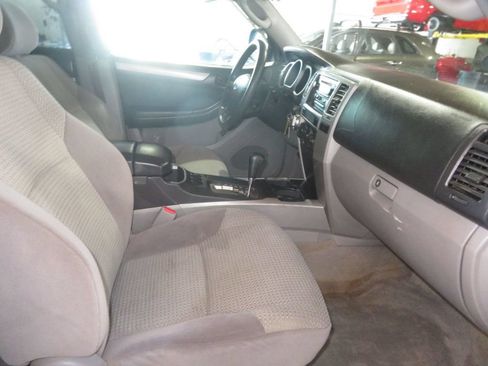 Used 2004 Toyota 4Runner 4WD image 34