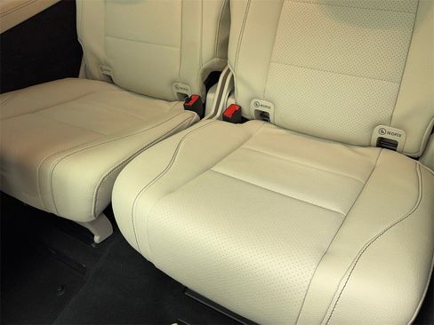 Used 2025 Mercedes-Benz GLS 450 4MATIC w/ AMG Line Exterior image 42