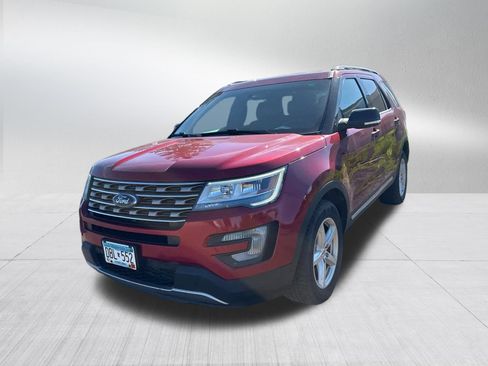 Used 2016 Ford Explorer XLT w/ Equipment Group 202A AWD/4WD image 11