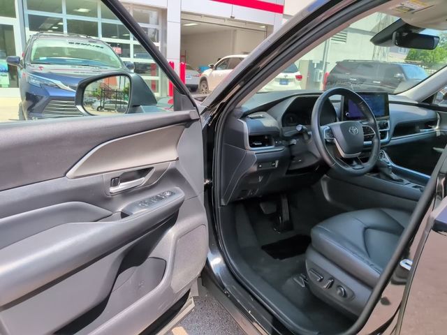 Used 2024 Toyota Grand Highlander AWD image 9