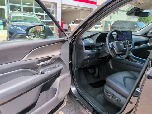 Used 2024 Toyota Grand Highlander AWD image 9