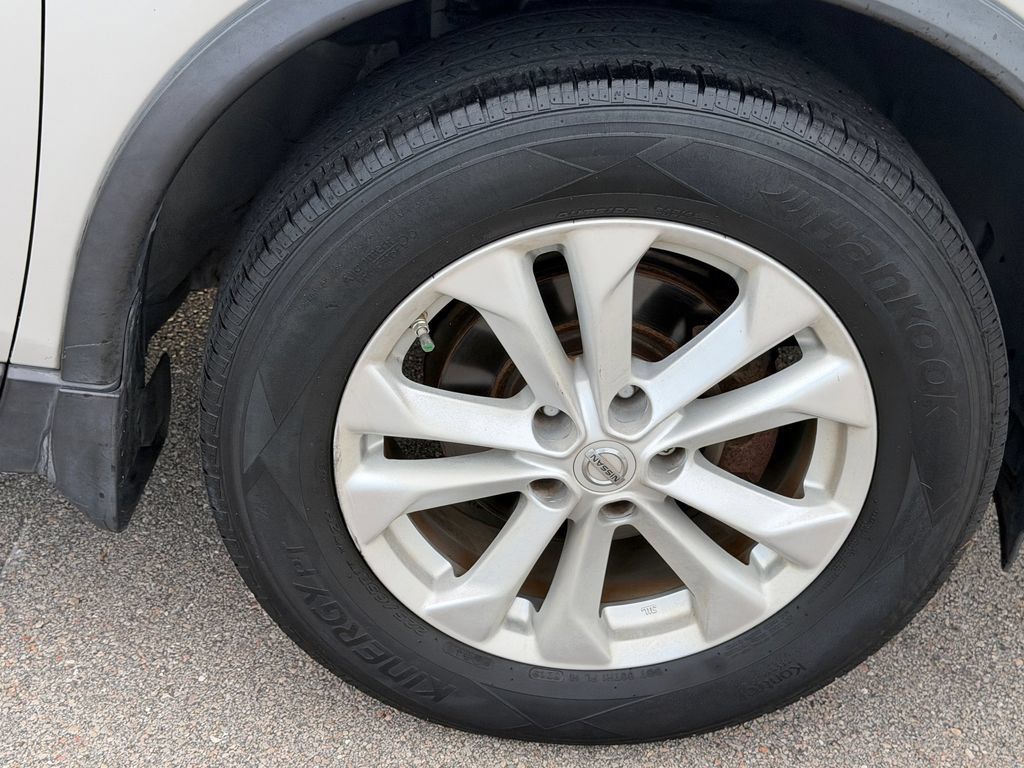 Used 2014 Nissan Rogue SV FWD image 19