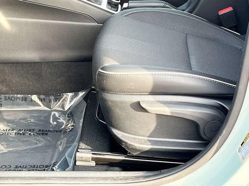 Used 2025 Hyundai Venue Limited FWD image 20