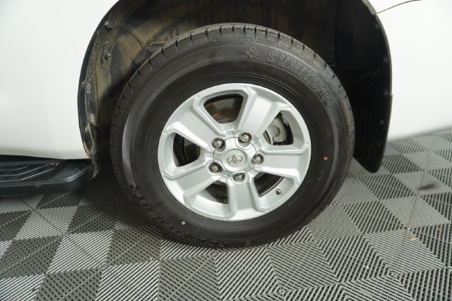 Used 2019 Toyota Sequoia SR5 AWD/4WD image 18