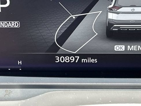 Used 2022 Nissan Rogue Platinum w/ Head-Up Display Package FWD image 32