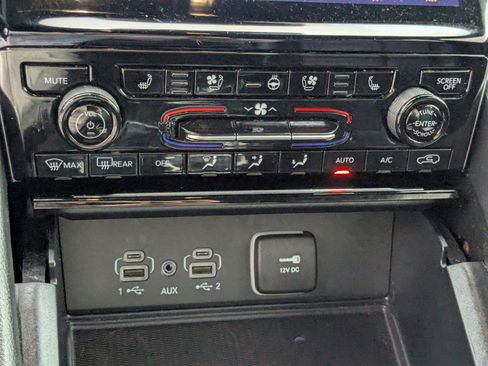 Used 2024 Jeep Grand Cherokee L Limited w/ Luxury Tech Group II image 24