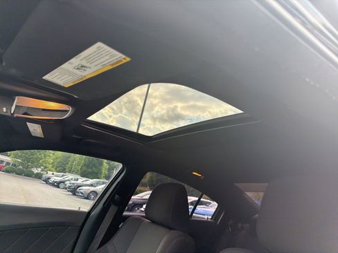 Used 2019 Dodge Charger SXT RWD image 21