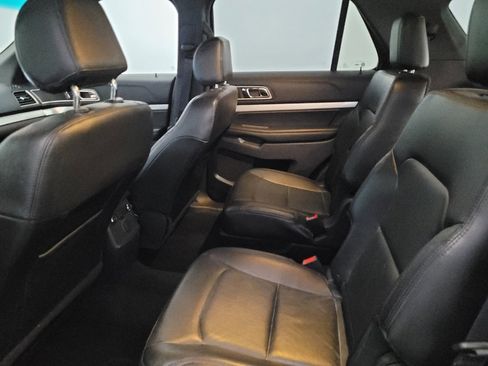 Used 2016 Ford Explorer XLT w/ Equipment Group 202A AWD/4WD image 18