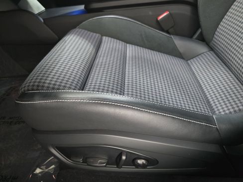 Certified 2025 Porsche Taycan image 23