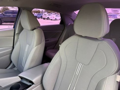 Used 2023 Hyundai Elantra SEL FWD image 10
