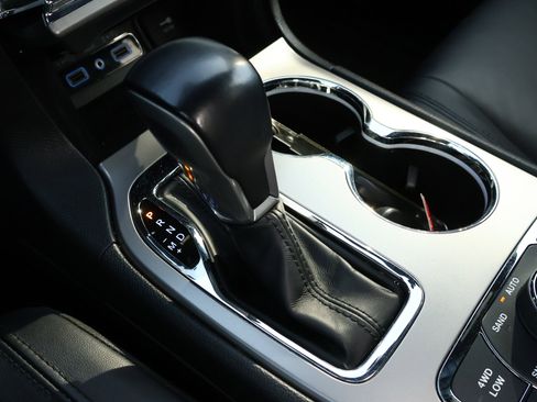 Used 2022 Jeep Grand Cherokee Limited image 19