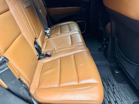 Used 2015 Jeep Grand Cherokee SRT w/ Luxury Group II AWD/4WD image 13