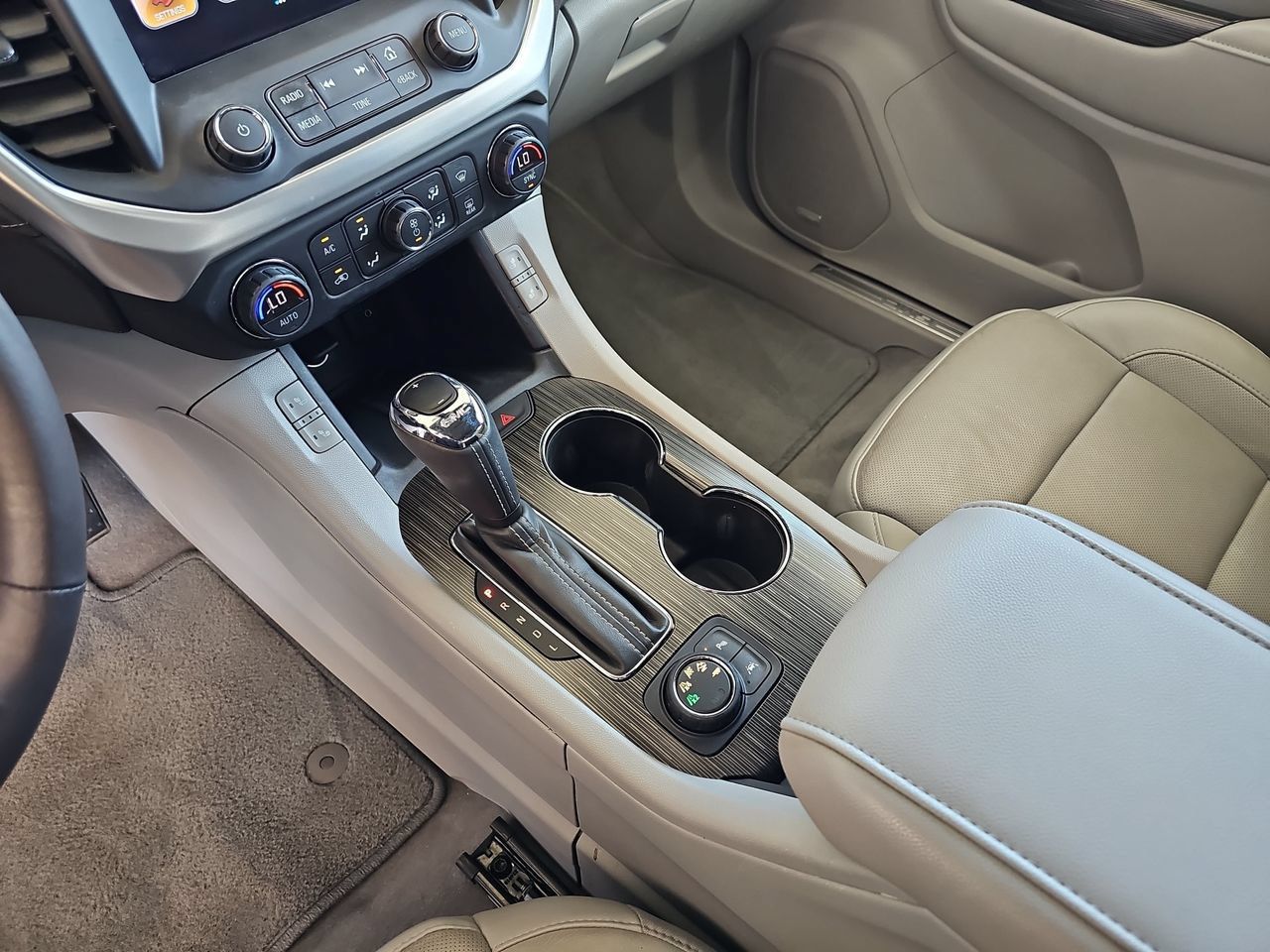 Used 2017 GMC Acadia SLT AWD/4WD image 30