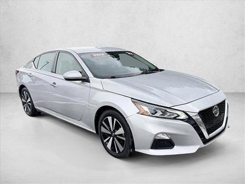Used 2022 Nissan Altima 2.5 SV image 3