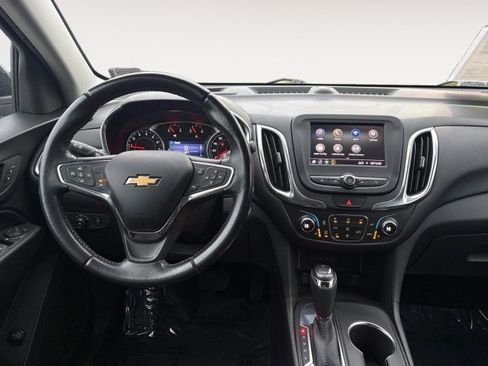 Used 2021 Chevrolet Equinox LT image 2