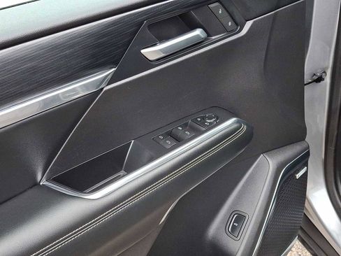 Used 2025 GMC Acadia Elevation image 29