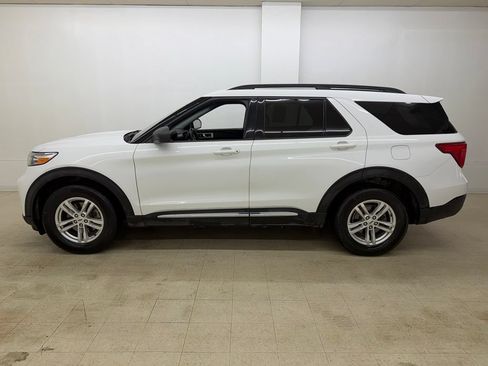 Used 2021 Ford Explorer XLT w/ Equipment Group 202A AWD/4WD image 2