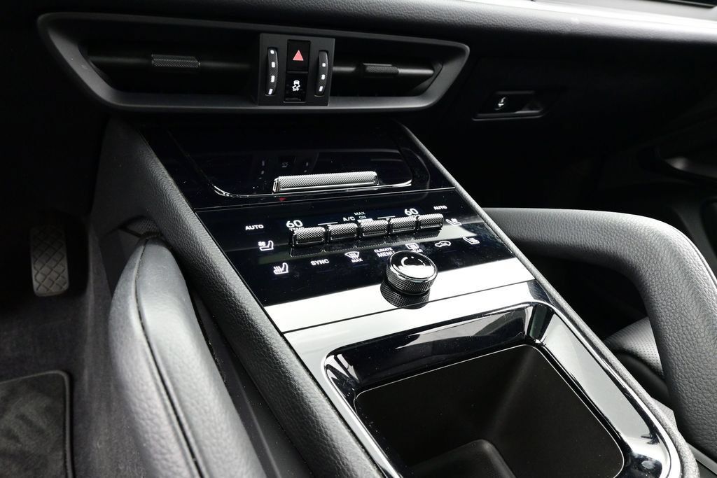 Certified 2024 Porsche Cayenne Coupe AWD/4WD image 11
