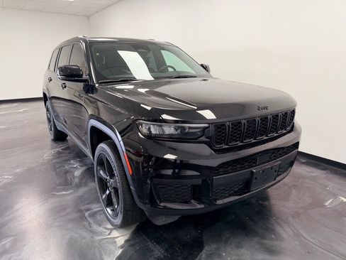 Used 2023 Jeep Grand Cherokee L Laredo AWD/4WD image 26