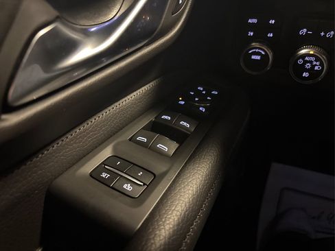 Used 2022 GMC Yukon Denali w/ Denali Premium Package AWD/4WD image 37