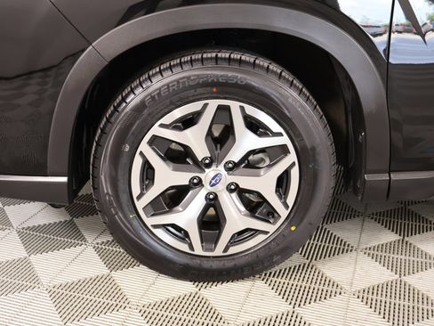 Used 2024 Subaru Forester Premium AWD/4WD image 18