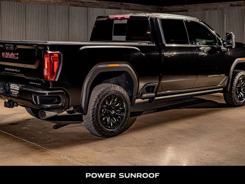 Used 2022 GMC Sierra 2500 Denali w/ Denali Black Diamond Edition image 9
