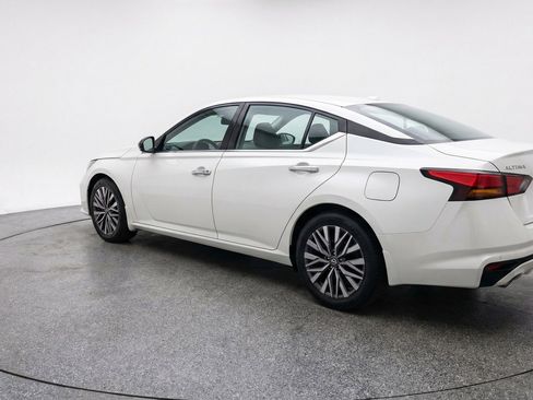 Used 2025 Nissan Altima 2.5 SV FWD image 6