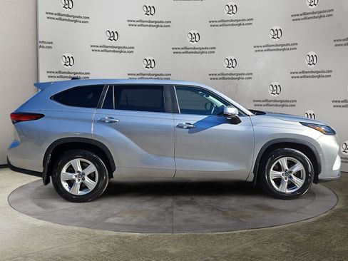 Used 2023 Toyota Highlander L FWD image 6