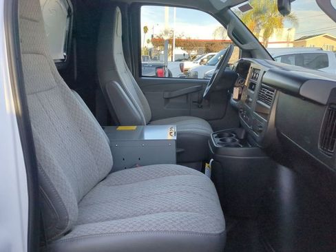 New 2025 GMC Savana 2500 w/ Driver Convenience Package image 25