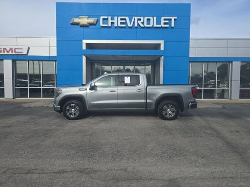 Used 2025 GMC Sierra 1500 SLT image 2