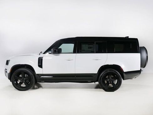 New 2026 Land Rover Defender 130 X-Dynamic SE image 6
