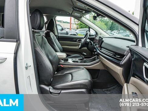 Used 2025 Kia Carnival FWD image 24