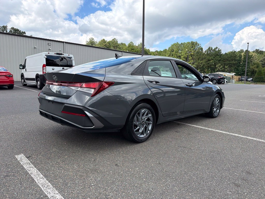 Certified 2024 Hyundai Elantra SEL FWD image 8