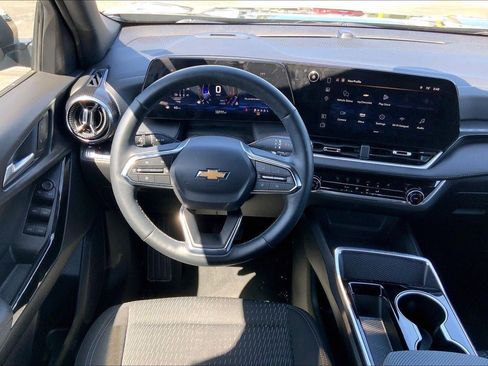 Used 2025 Chevrolet Equinox LT FWD image 5