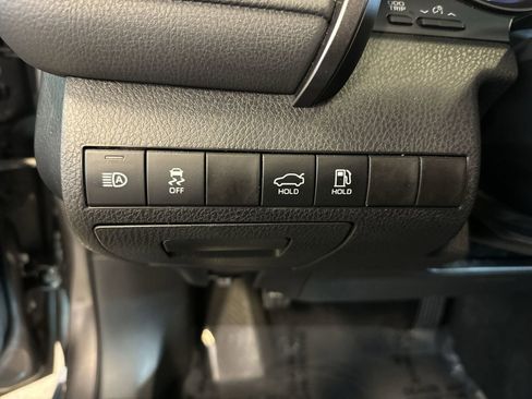 Used 2024 Toyota Camry SE image 14
