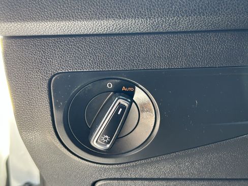 Used 2019 Volkswagen Tiguan SE FWD image 20